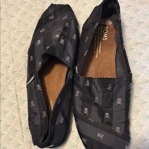 TOMS Men's Black Slip-On Shoes